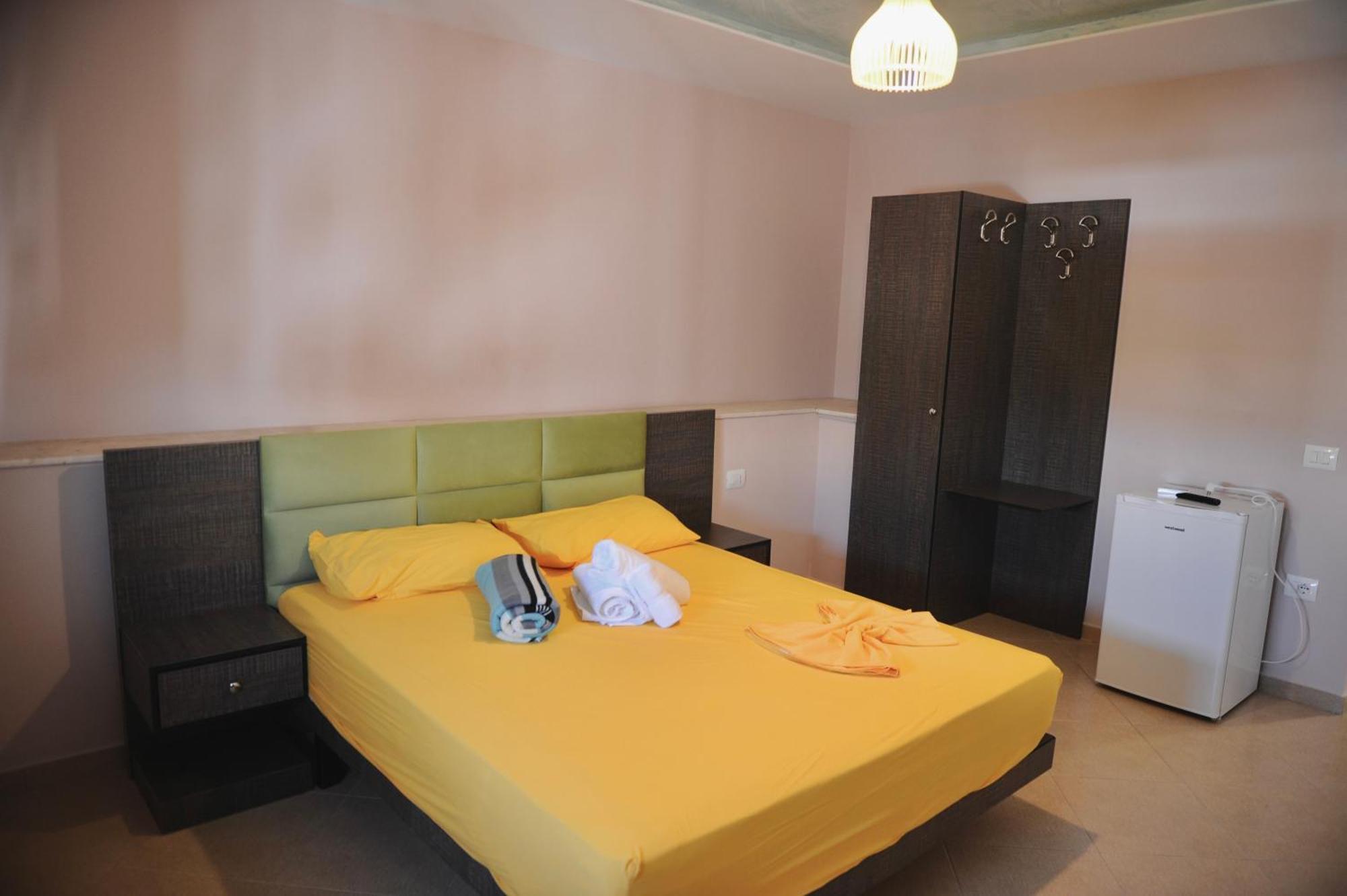 Hotel Fish Land Plazhi San Pietro المظهر الخارجي الصورة